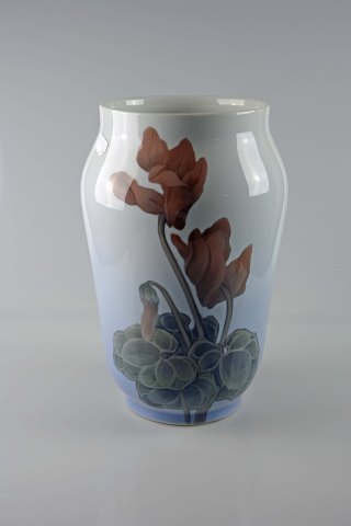 Royal Copenhagen
Stor vase m/ plantemotiv