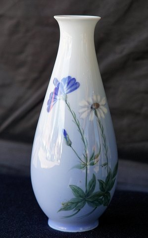 Royal Copenhagen.
Vase blå og hvide blomster 2917/4056
