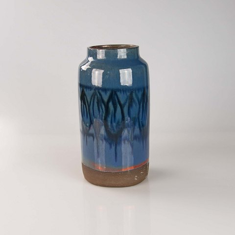 Nis Stougaard
Vase med blå glasur