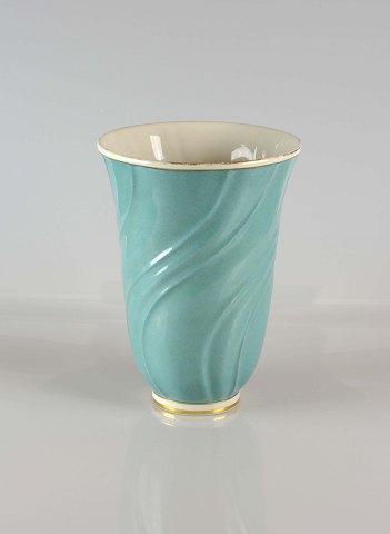 Lyngby porcelænsolgtGrøn vase m/ gylden kant