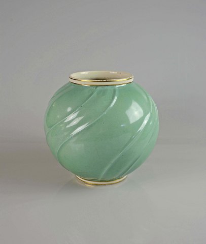 Lyngby PorcelænRund svejfet vasemintgrøn