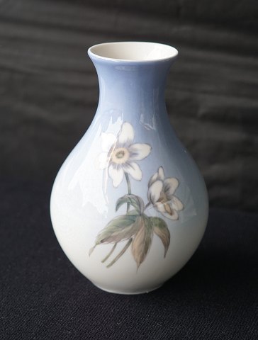 Lyngby PorcelænVase med hvide blomster73-1/20