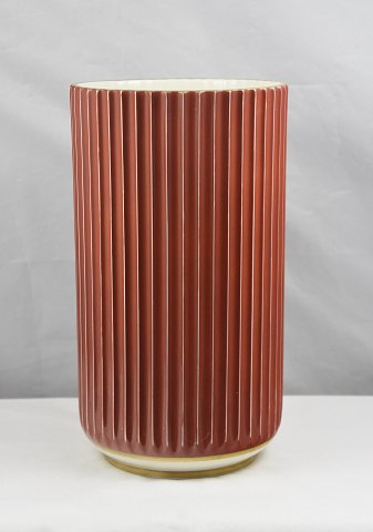Lyngby 25 cmRiflet rød vase