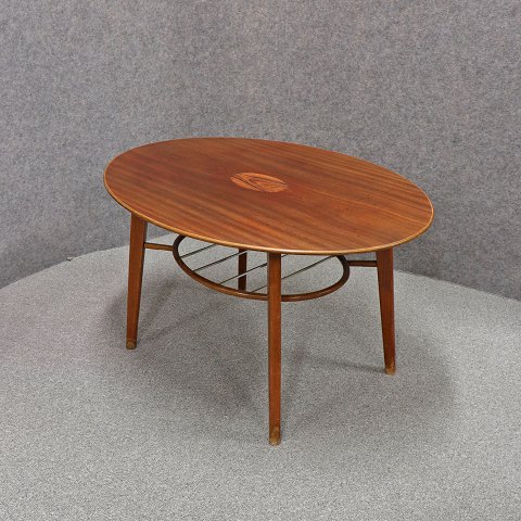 Dansk design
Ovalt bord
med hylde