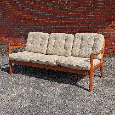 Ole Wanscher sofa
Senator
3 personer
181 cm