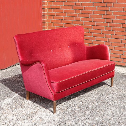 Sofa 2 pers
Rød velour
129 cm