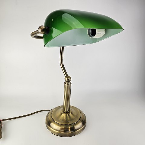 Aneta
Bordlampe
Messing og grøn glas