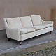 Sofa i lyst fløjl
3 pers
teak
204 cm