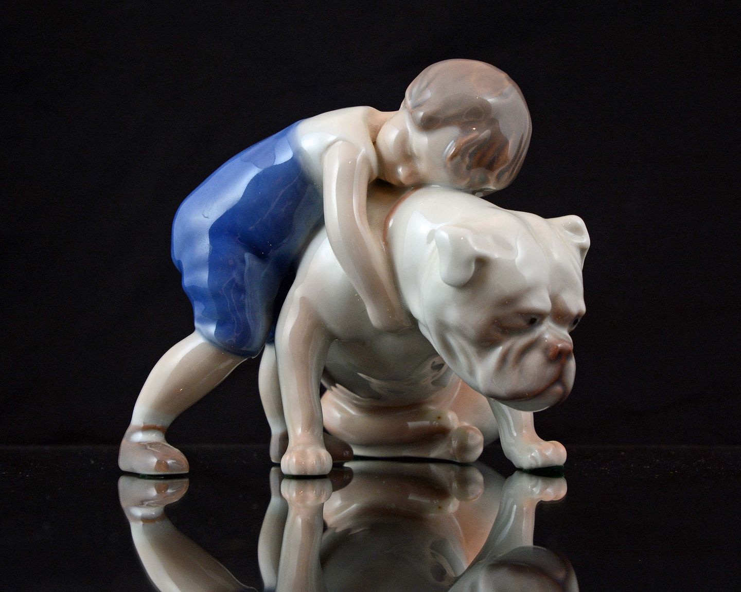 Kinnerup Antik Porcelæn B&G figur * 1790 * Dreng med hund. *